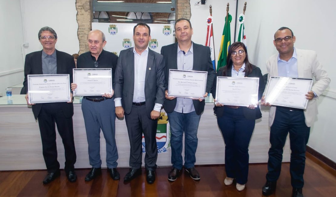 Câmara Municipal entrega comendas a conselheiros tutelares de Maceió