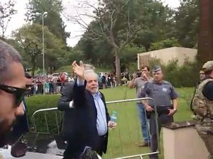 Após cremação de neto, Lula já retornou para Curitiba