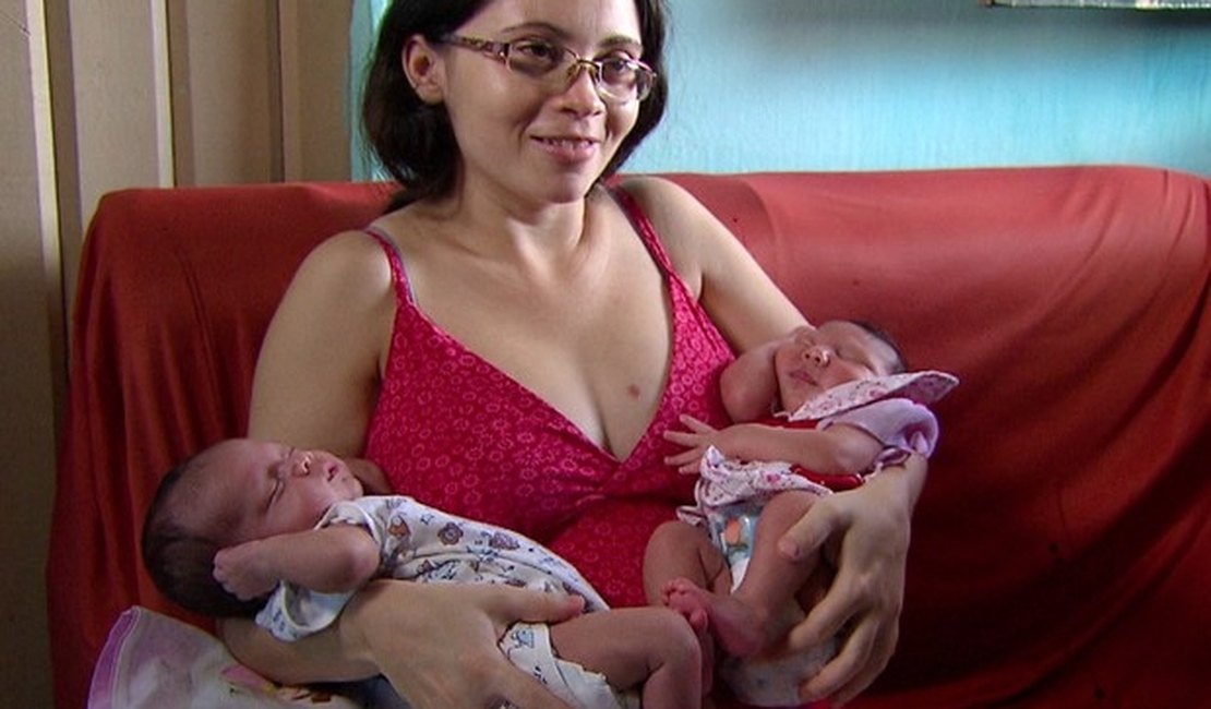 Mulher tem gêmeos e apenas um nasce com microcefalia
