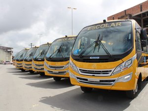 Prefeitura de São Luís entrega dez ônibus e inaugura escola neste sábado