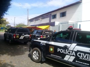 [Vídeo] Após superlotação, presos são transferidos da Central de Flagrantes I