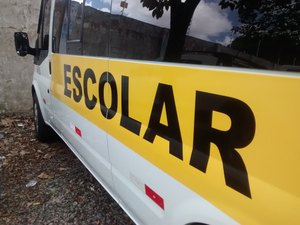 Prefeitura prorroga validade de permissão de táxis, escolares e turismo