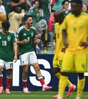 Em jogo com três expulsões, México bate a África do Sul na abertura da Copa do Mundo