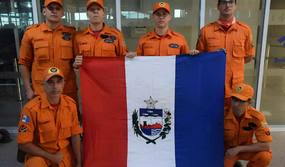 Bombeiros enviados para combater queimadas no Norte do Brasil retornam para Alagoas