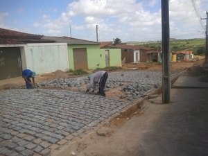 Calçamento de ruas não é concluído e causa transtorno aos moradores