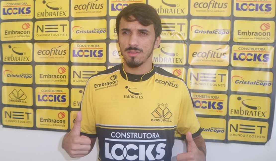 Depois de Leandro Kivel, CSA confirma interesse em Caique Valdivia