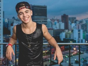 Cantor Biel terá que pagar R$ 4.400 por injúria contra jornalista