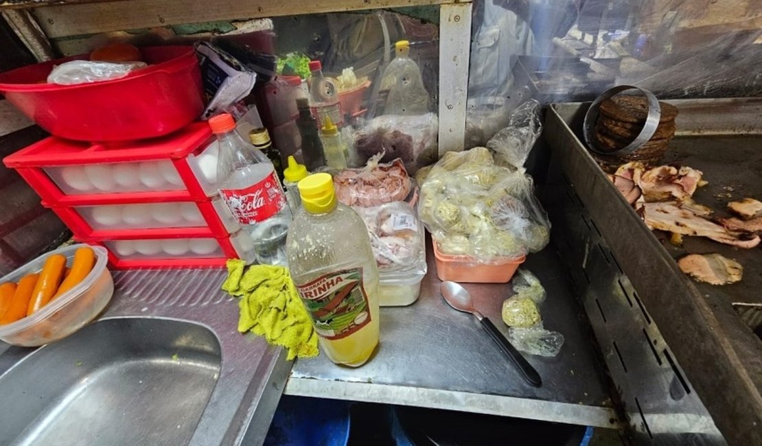 Vigilância Sanitária interdita food truck em condições insalubres na Ponta Verde