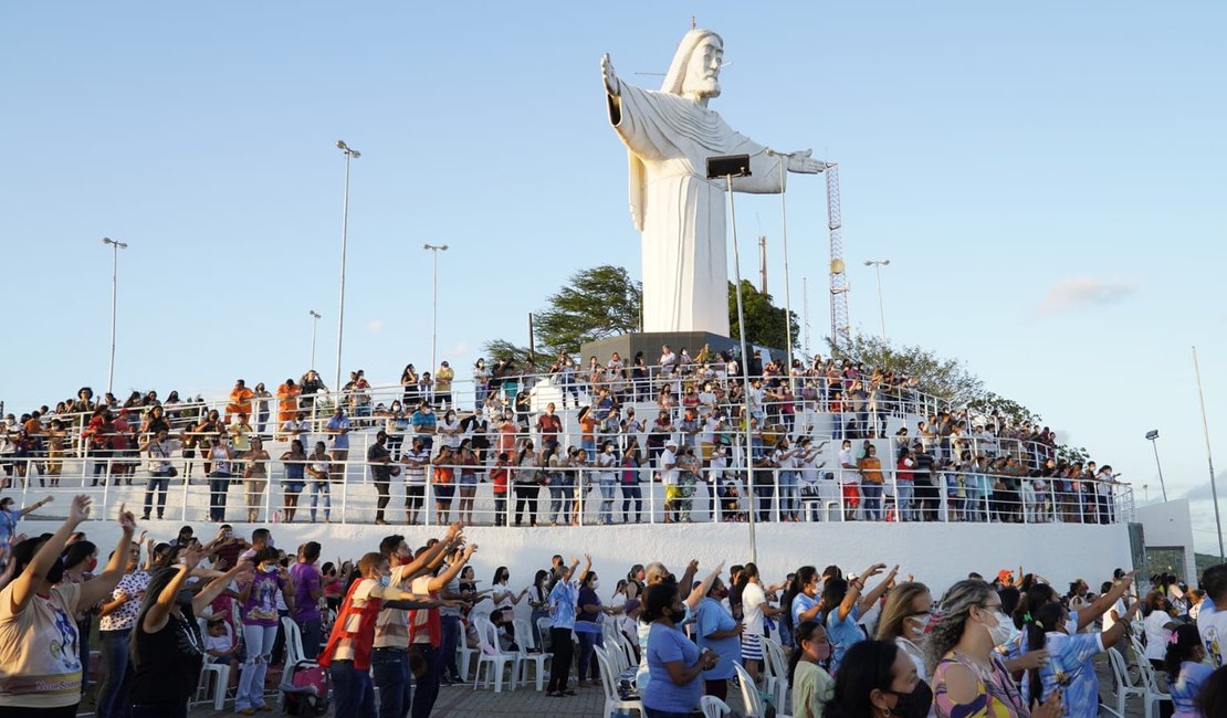 Cenáculo Mariano reúne centenas de fiéis em Palmeira dos Índios