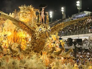 Prefeitura ignora crise e dobra a verba para escolas de samba