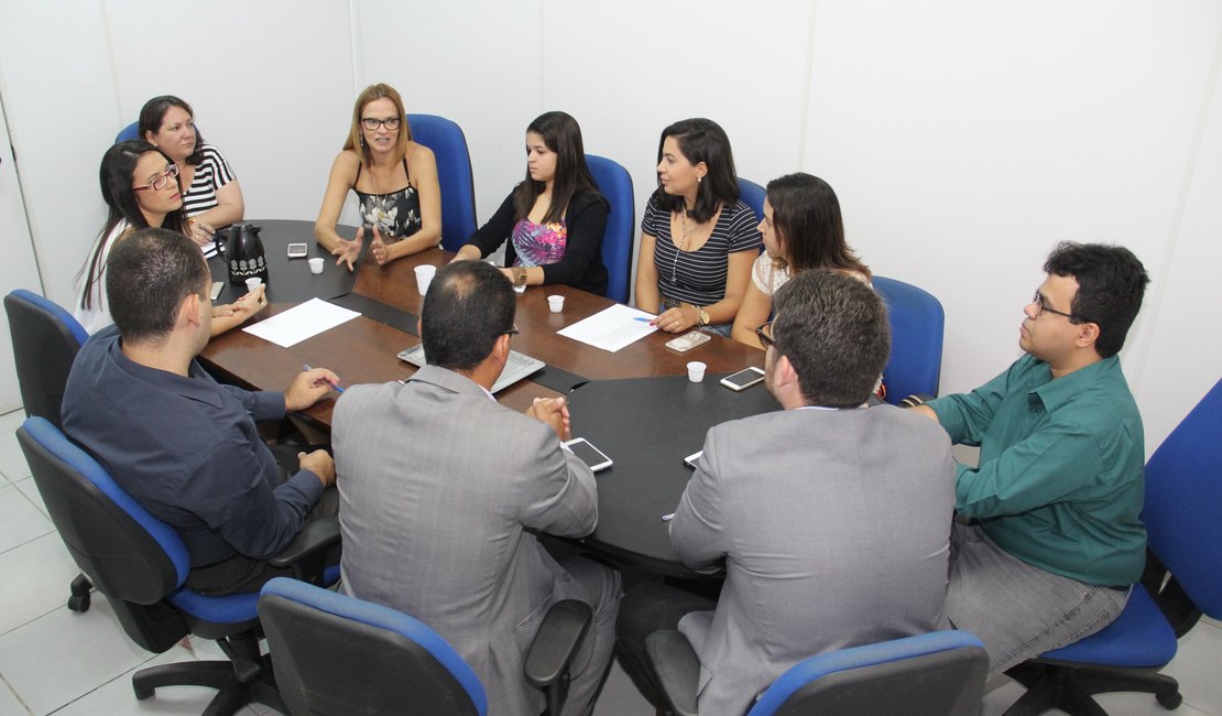 Prefeitura e Defensoria Pública discutem melhorias no abastecimento das UBSs