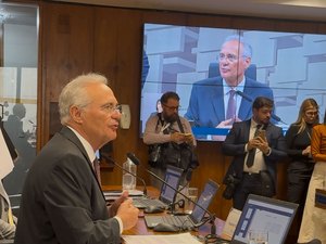 [Vídeo] Renan Calheiros elogia projeto de Eudócia Caldas no Senado
